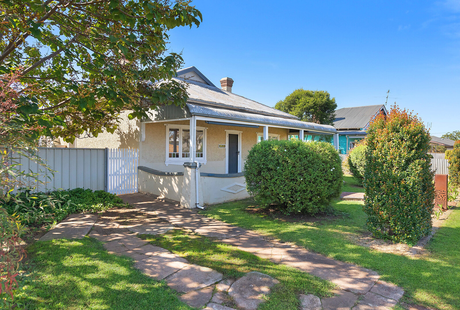 183 De Boos Street, Temora NSW 2666 - photo 3