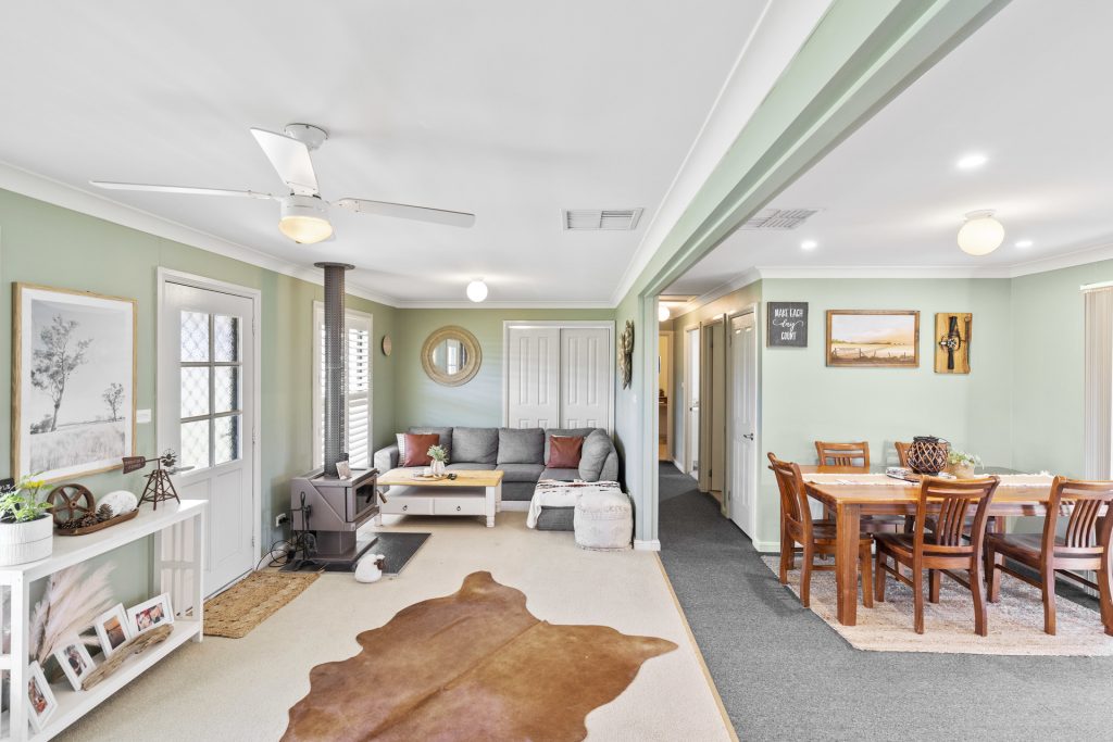 17 North Street, Temora NSW 2666 - photo 2