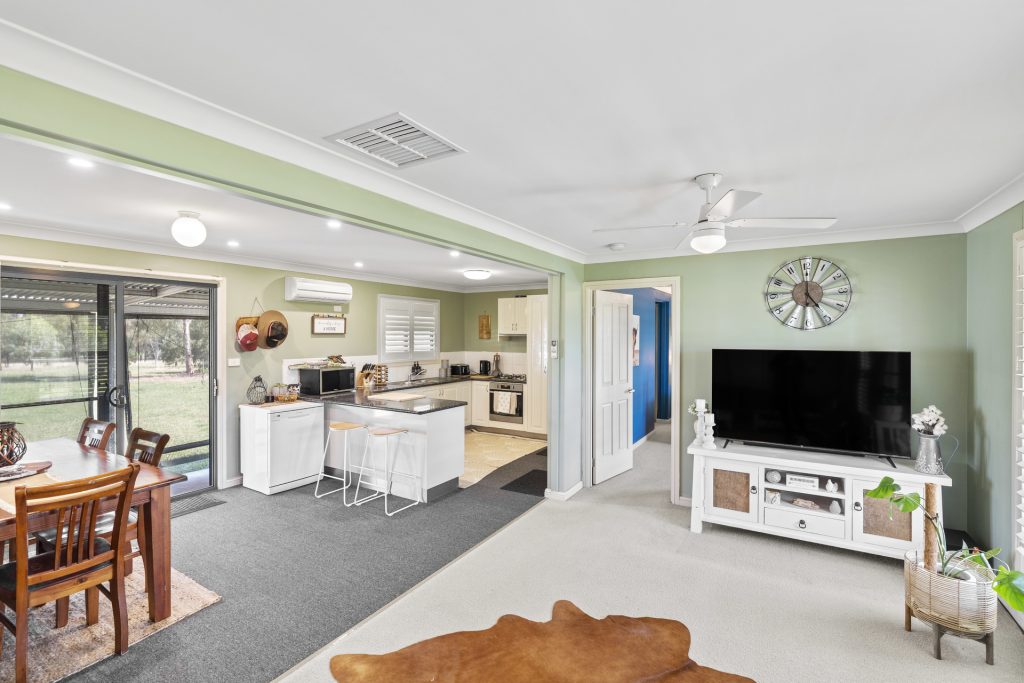 17 North Street, Temora NSW 2666 - photo 3