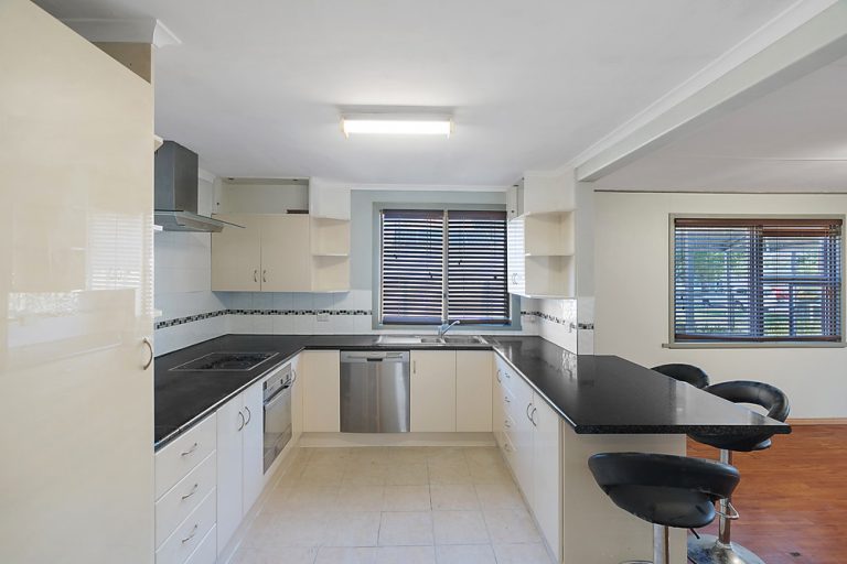 39 Arthur Street, Narrandera NSW 2700 - photo 2