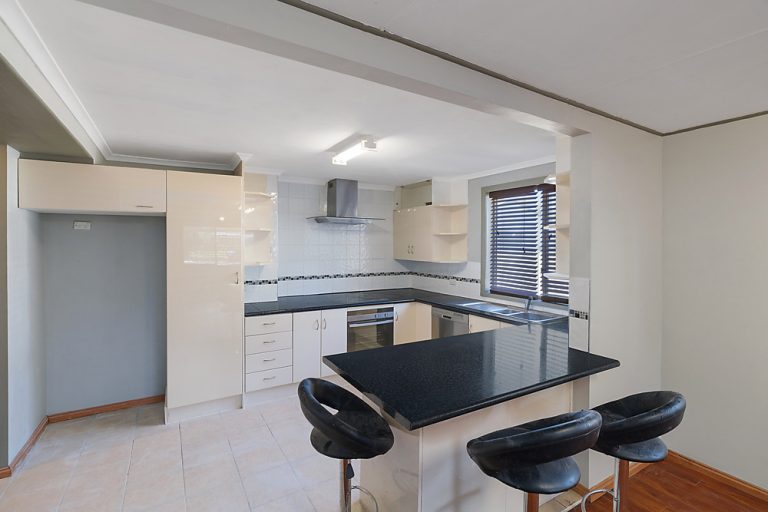 39 Arthur Street, Narrandera NSW 2700 - photo 3