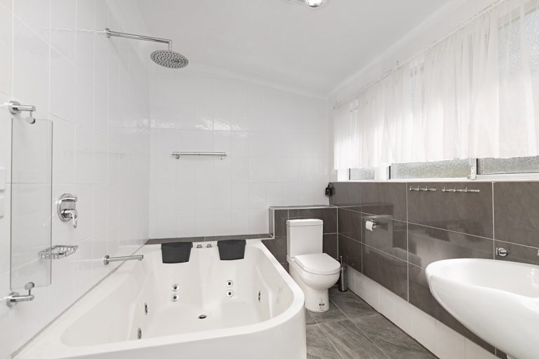 39 Arthur Street, Narrandera NSW 2700 - photo 4