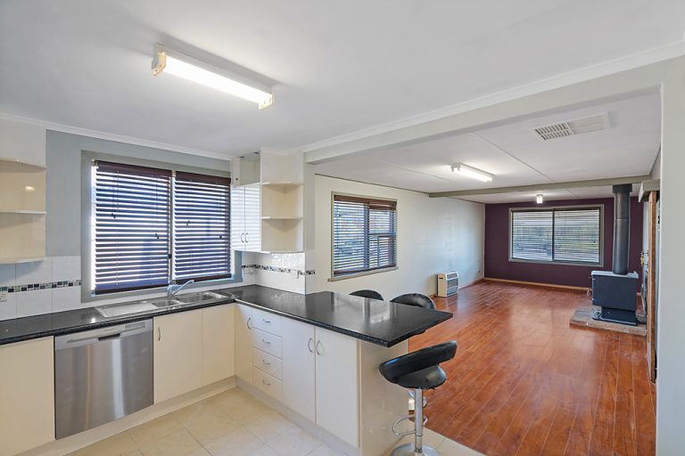 39 Arthur Street, Narrandera NSW 2700 - photo 8