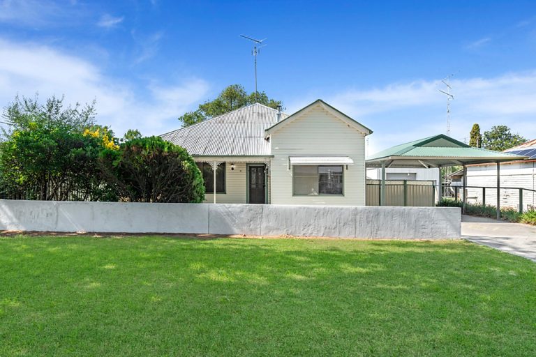 39 Arthur Street, Narrandera NSW 2700 - McGrath Riverina
