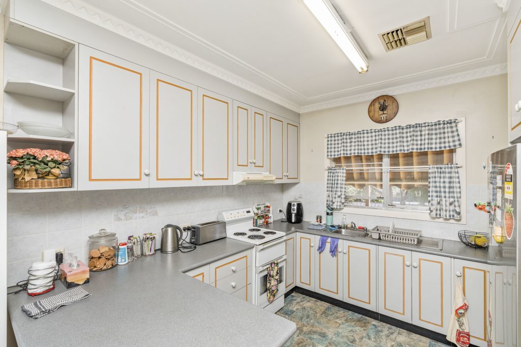 80 Haig Street, Temora NSW 2666 - photo 3