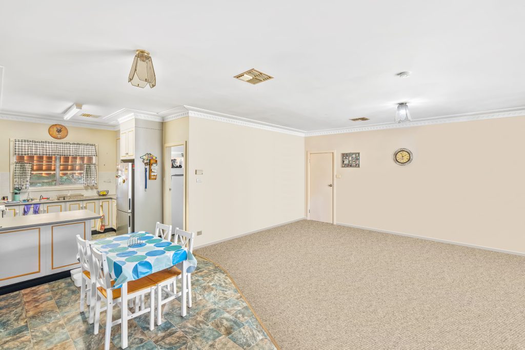 80 Haig Street, Temora NSW 2666 - photo 5