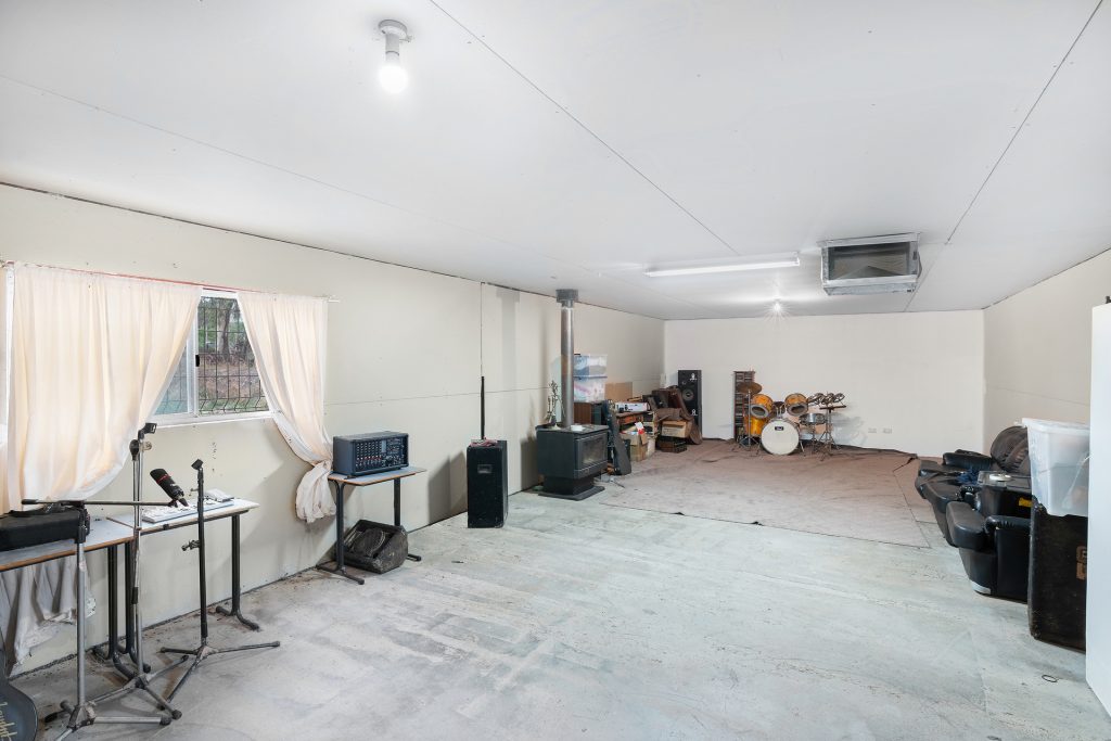3 Weir Park Road, Narrandera NSW 2700 - photo 11