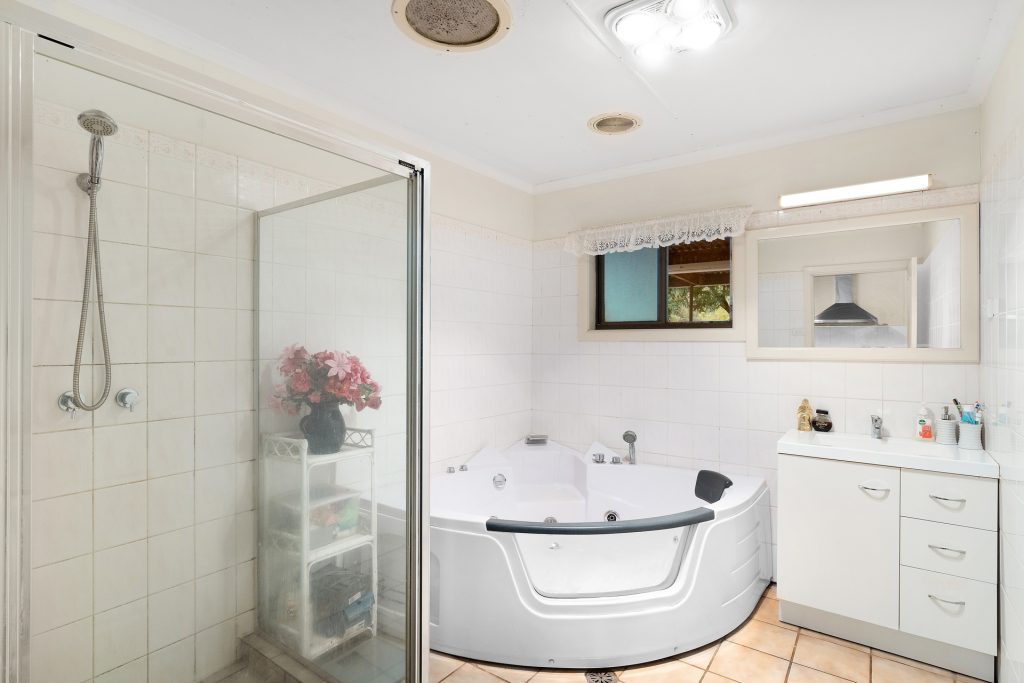 3 Weir Park Road, Narrandera NSW 2700 - photo 15