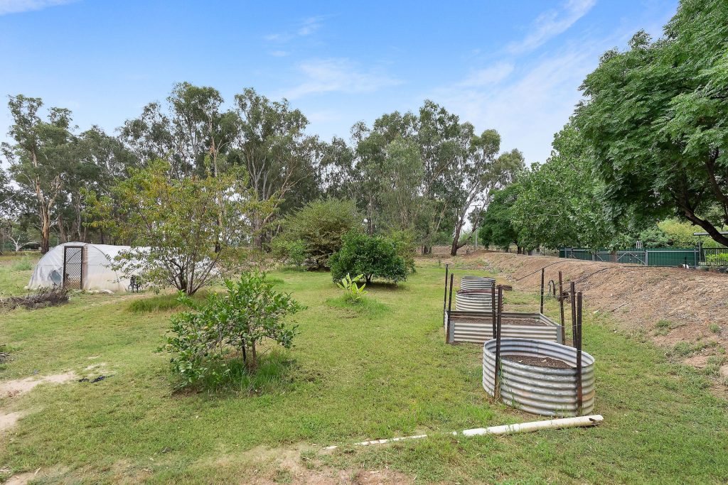 3 Weir Park Road, Narrandera NSW 2700 - photo 16