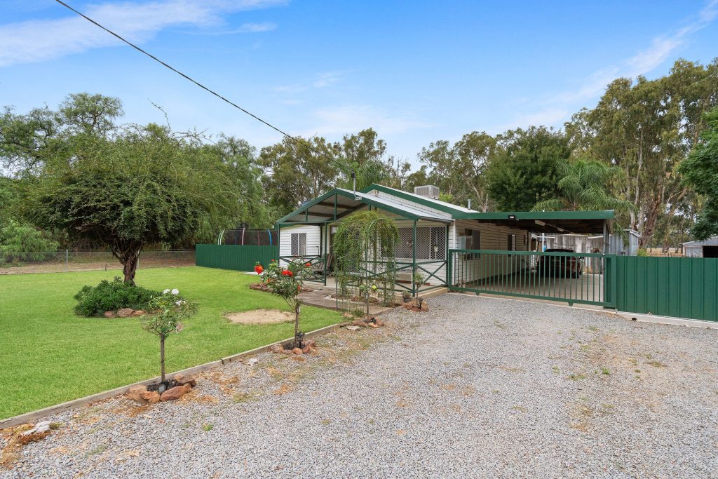 3 Weir Park Road, Narrandera NSW 2700 - photo 17