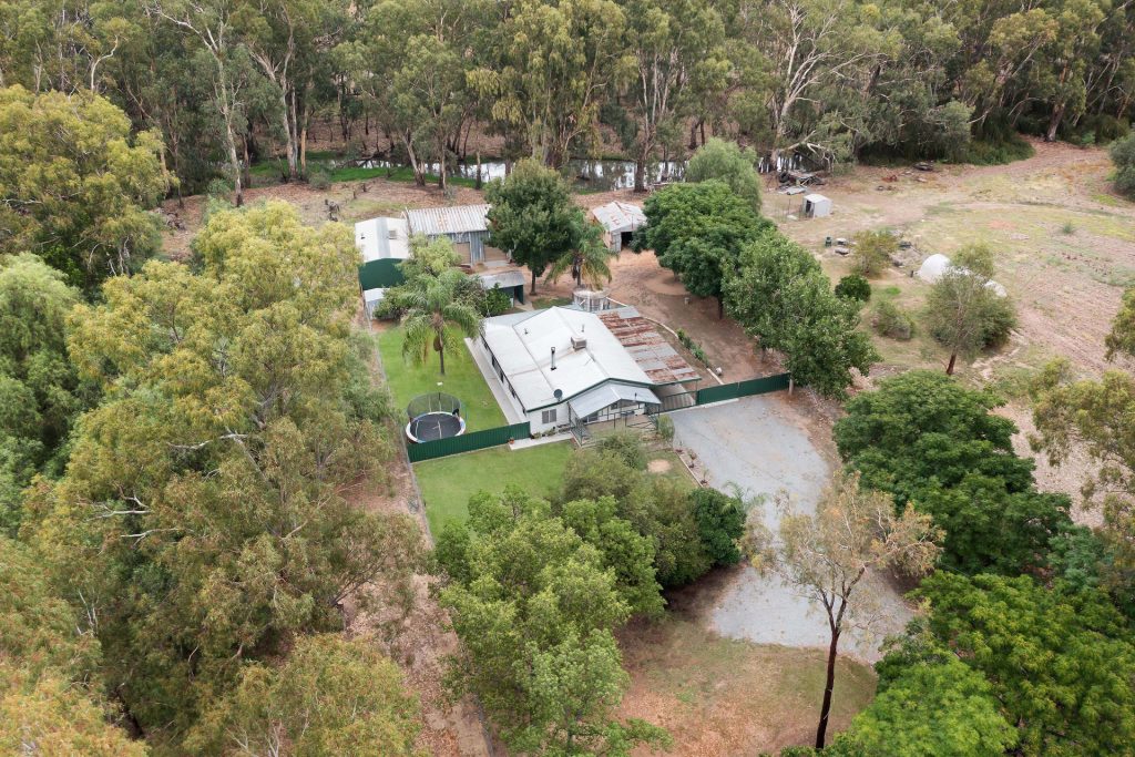3 Weir Park Road, Narrandera NSW 2700 - photo 19