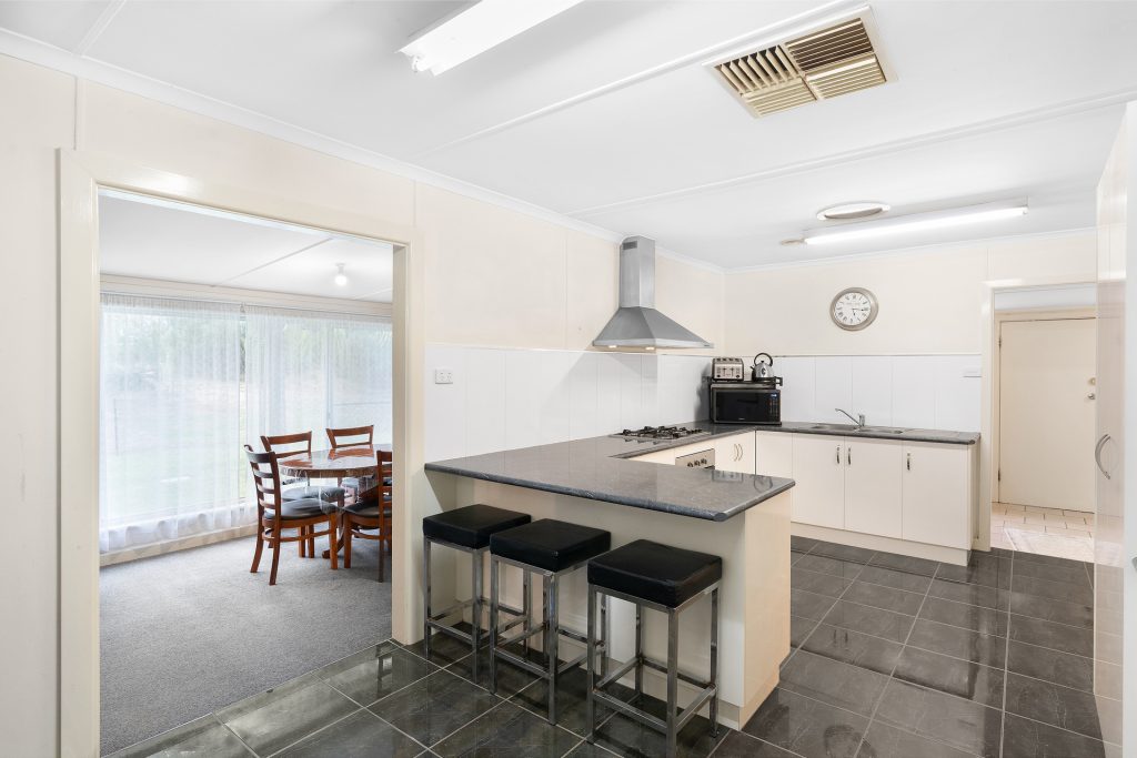 3 Weir Park Road, Narrandera NSW 2700 - photo 3