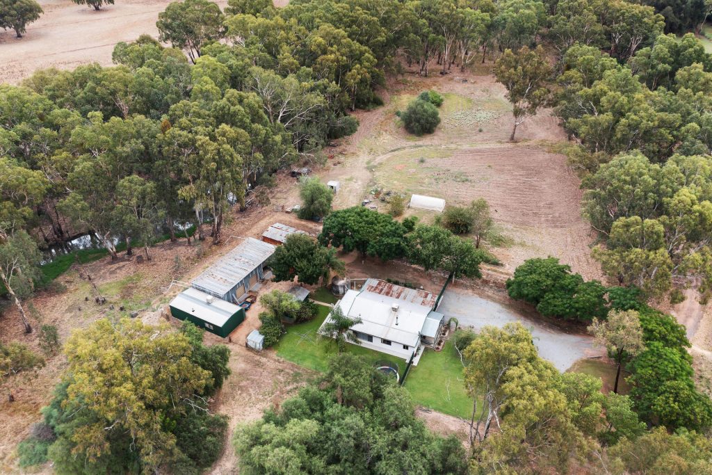 3 Weir Park Road, Narrandera NSW 2700 - photo 21