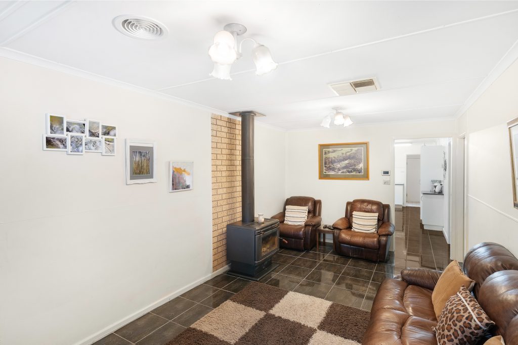 3 Weir Park Road, Narrandera NSW 2700 - photo 4