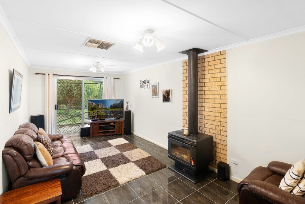 3 Weir Park Road, Narrandera NSW 2700 - photo 5