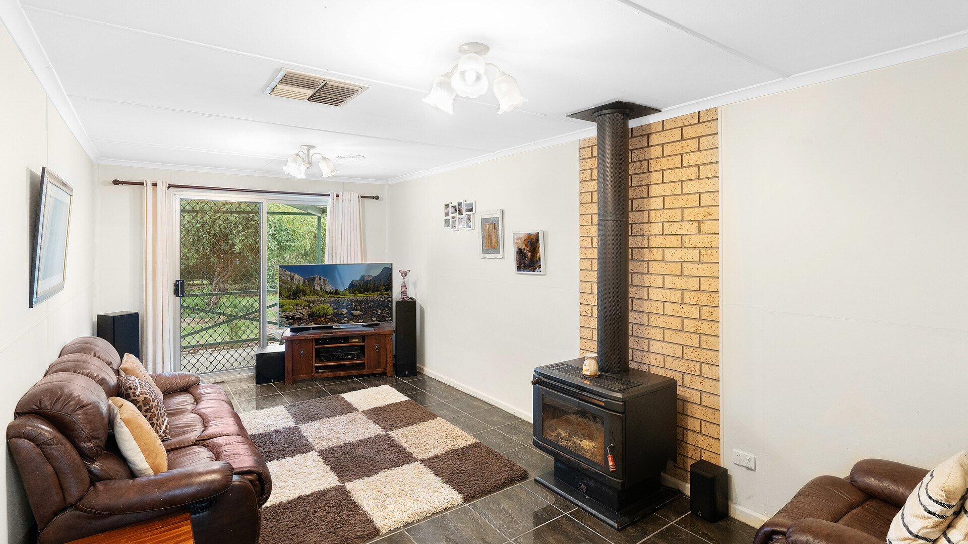 3 Weir Park Road, Narrandera NSW 2700 - photo 5