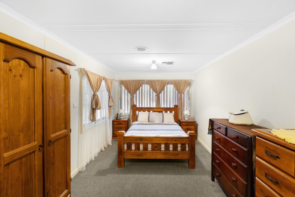 3 Weir Park Road, Narrandera NSW 2700 - photo 7