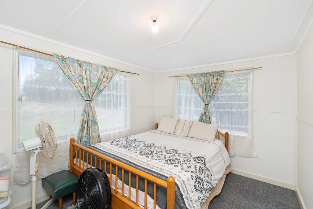 3 Weir Park Road, Narrandera NSW 2700 - photo 8