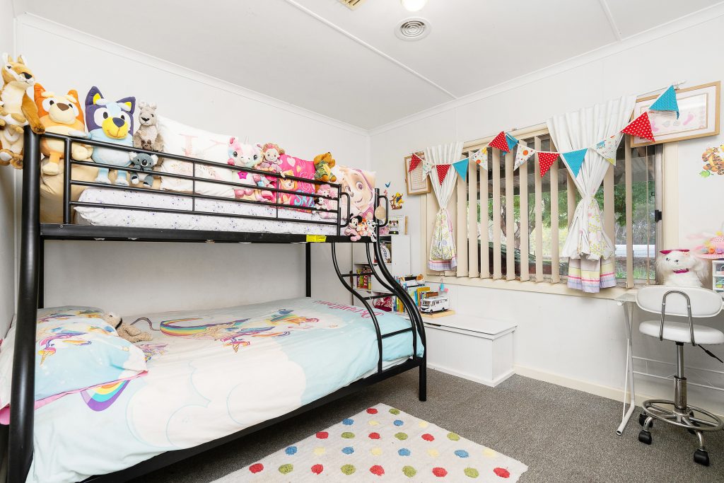 3 Weir Park Road, Narrandera NSW 2700 - photo 9