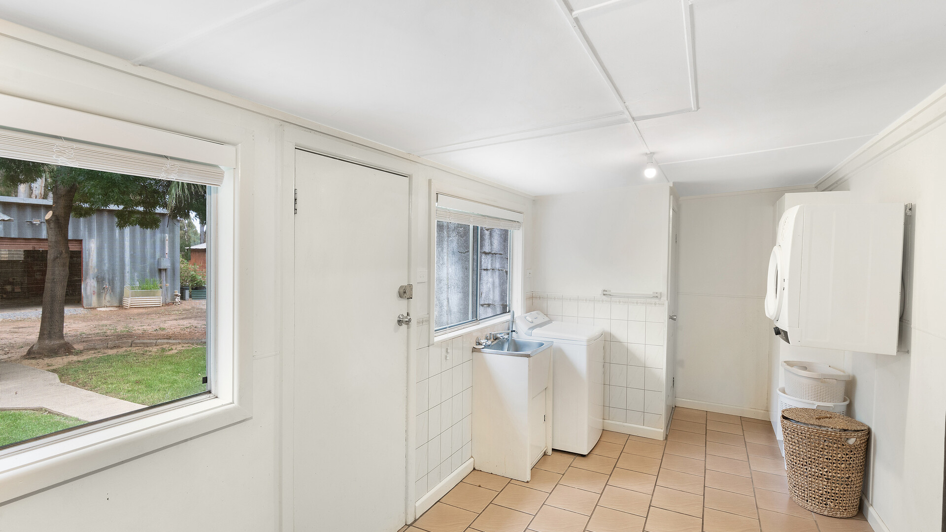 3 Weir Park Road, Narrandera NSW 2700 - photo 10