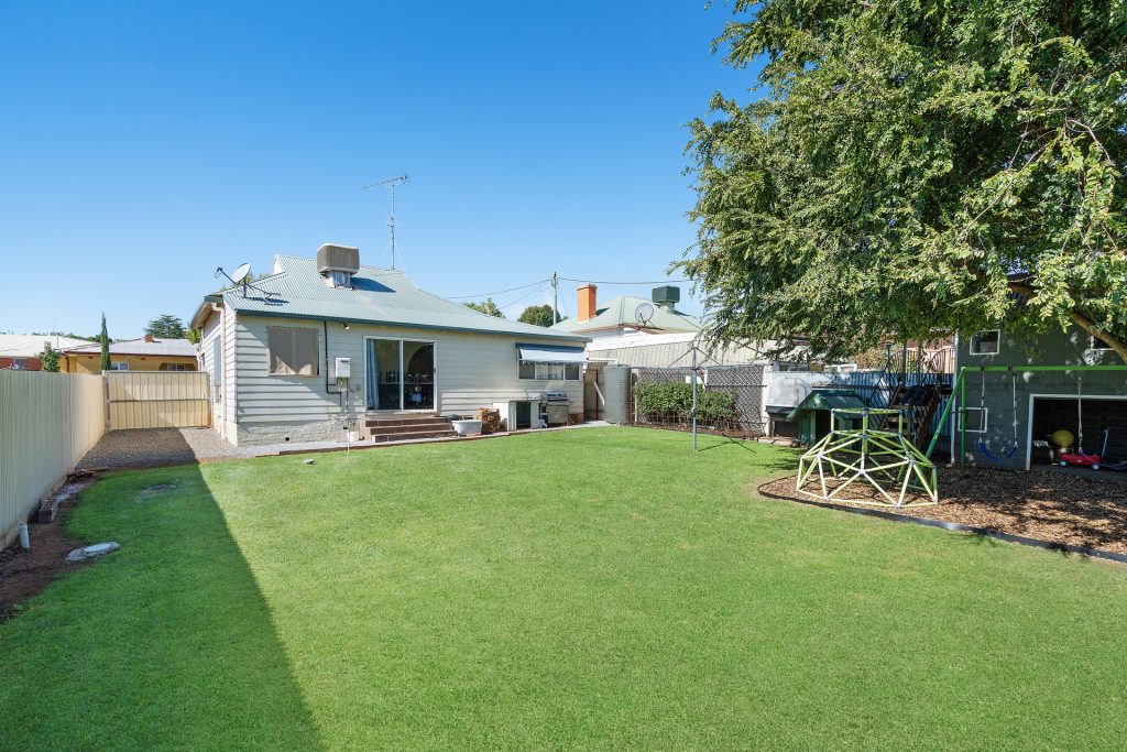 13 Yarran Street, Leeton NSW 2705 - photo 12