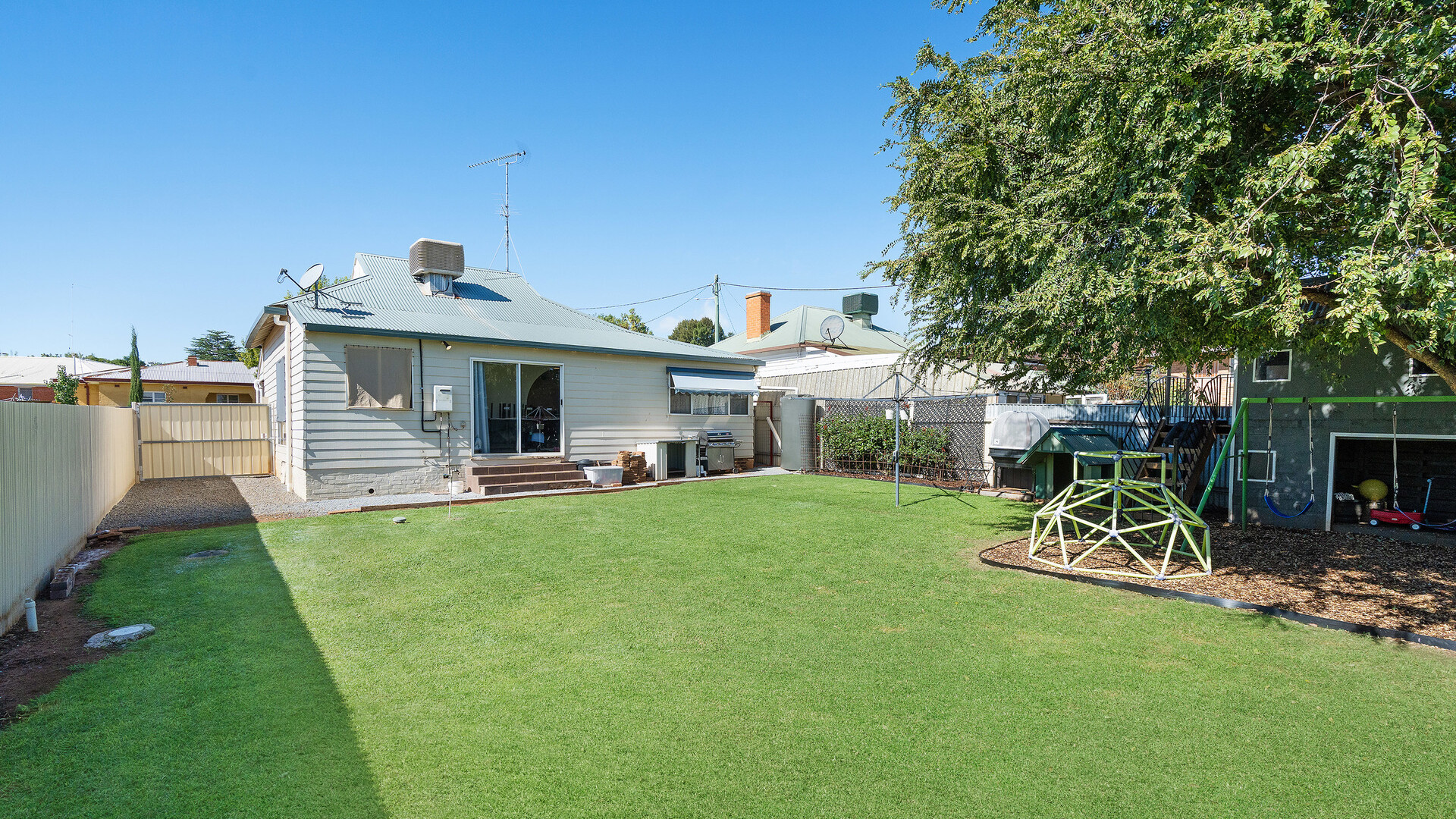 13 Yarran Street, Leeton NSW 2705 - photo 12