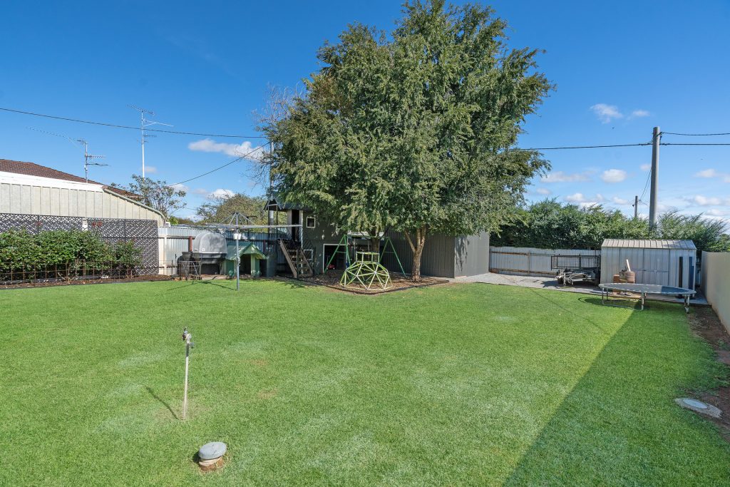 13 Yarran Street, Leeton NSW 2705 - photo 13