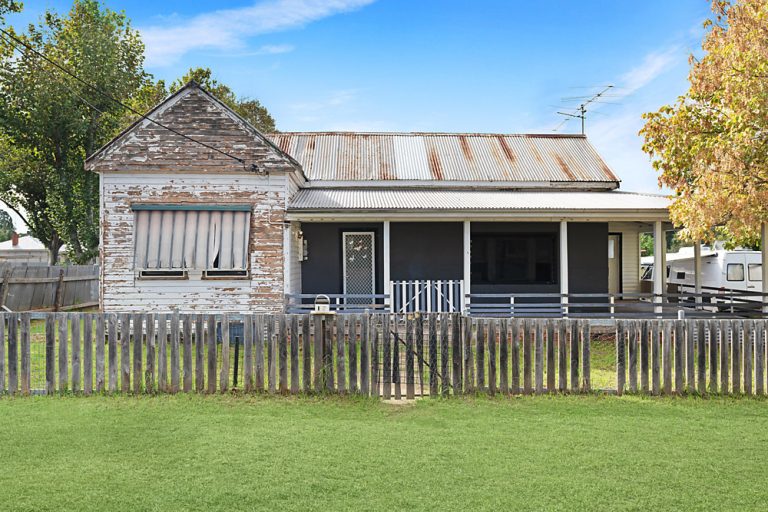 20 Chantilly Street, Narrandera NSW 2700 - photo 2