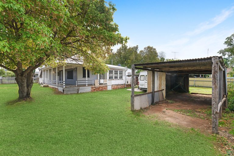 20 Chantilly Street, Narrandera NSW 2700 - photo 13