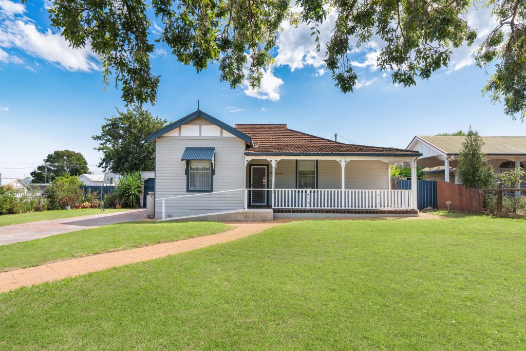 19 Ash Street, Leeton NSW 2705 - McGrath Riverina
