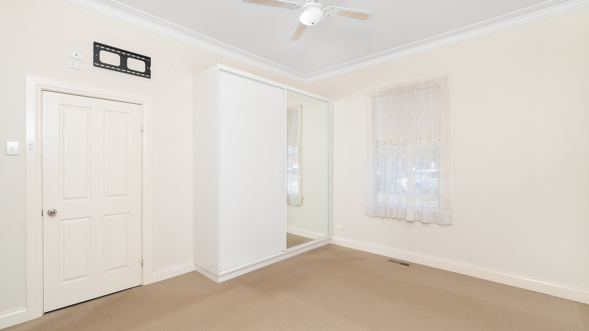 19 Ash Street, Leeton NSW 2705 - photo 4