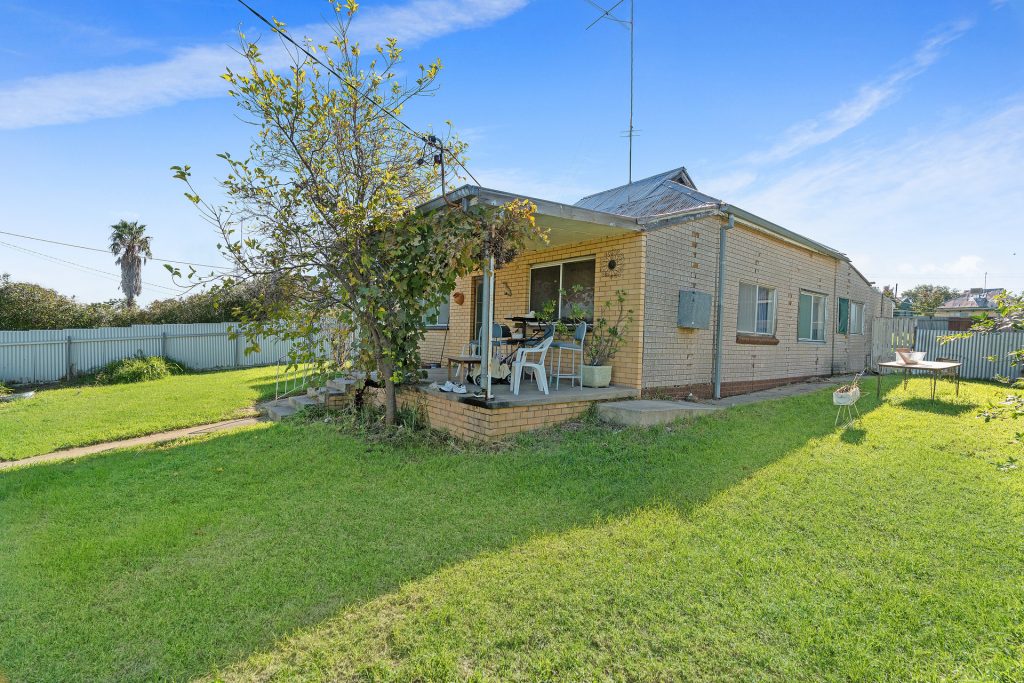 49 Roslyn Street, Narrandera NSW 2700 - photo 2