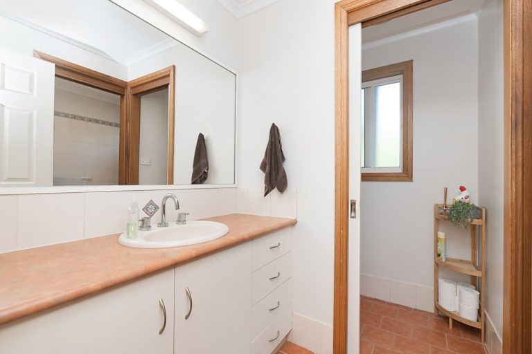 1 Beckham Street, Narrandera NSW 2700 - photo 11
