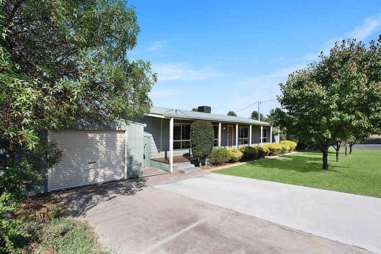 1 Beckham Street, Narrandera NSW 2700 - photo 17