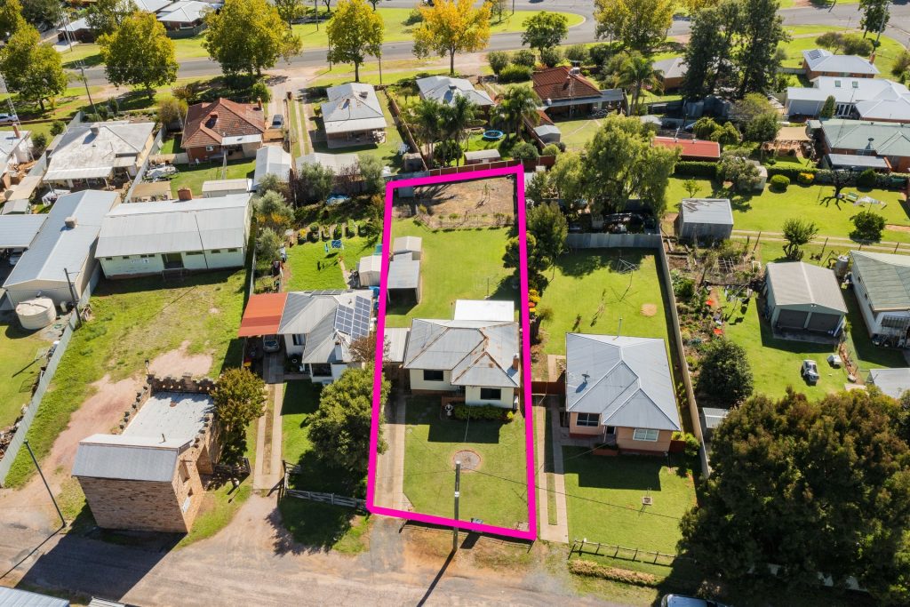 5 Sturt Street, Narrandera NSW 2700 - photo 2