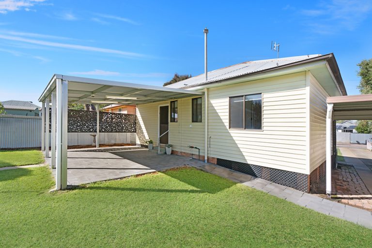 5 Sturt Street, Narrandera NSW 2700 - photo 11