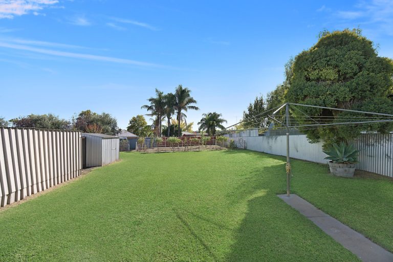 5 Sturt Street, Narrandera NSW 2700 - photo 12