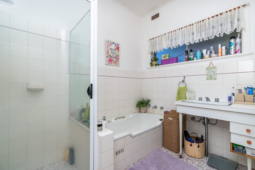 12 Gordon Street, Narrandera NSW 2700 - photo 11