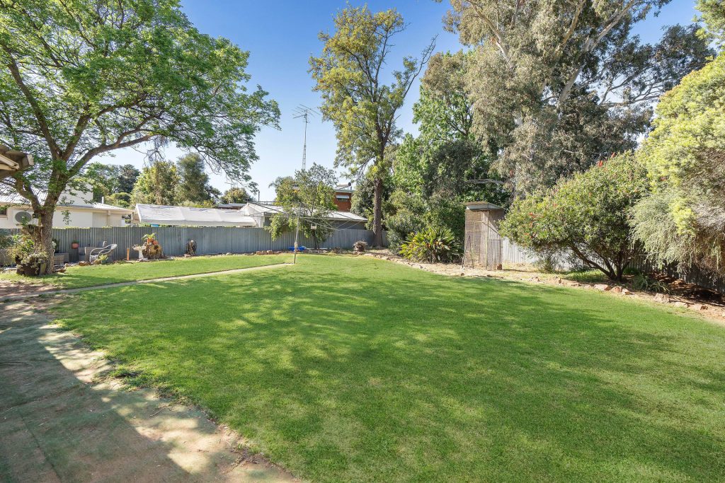 12 Gordon Street, Narrandera NSW 2700 - photo 13