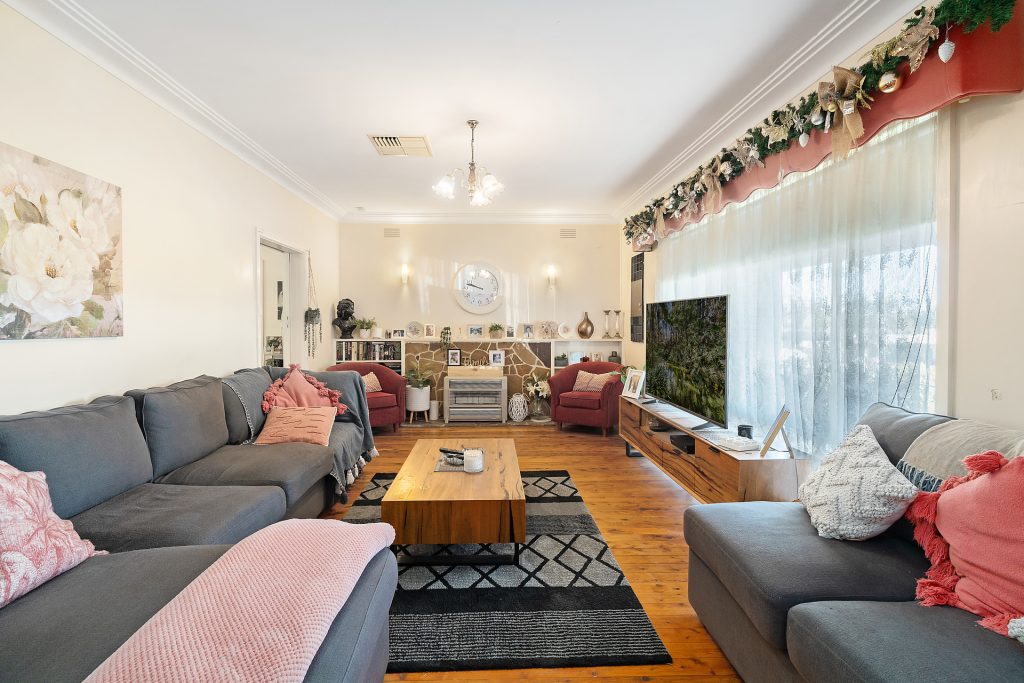 12 Gordon Street, Narrandera NSW 2700 - photo 3