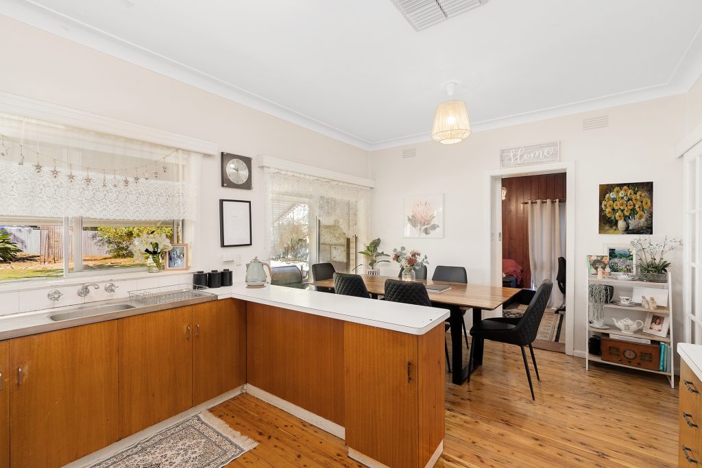 12 Gordon Street, Narrandera NSW 2700 - photo 4