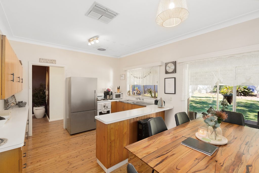 12 Gordon Street, Narrandera NSW 2700 - photo 5
