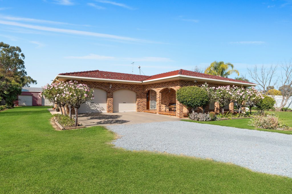 102 Petersham Road, Leeton NSW 2705 - photo 2