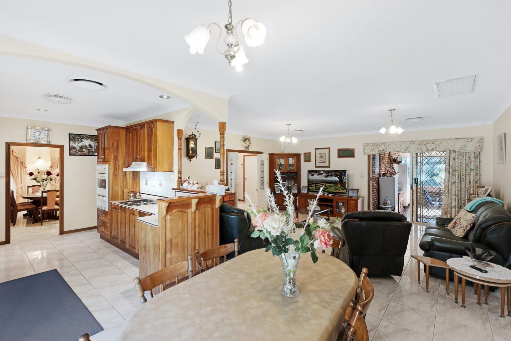 102 Petersham Road, Leeton NSW 2705 - photo 4