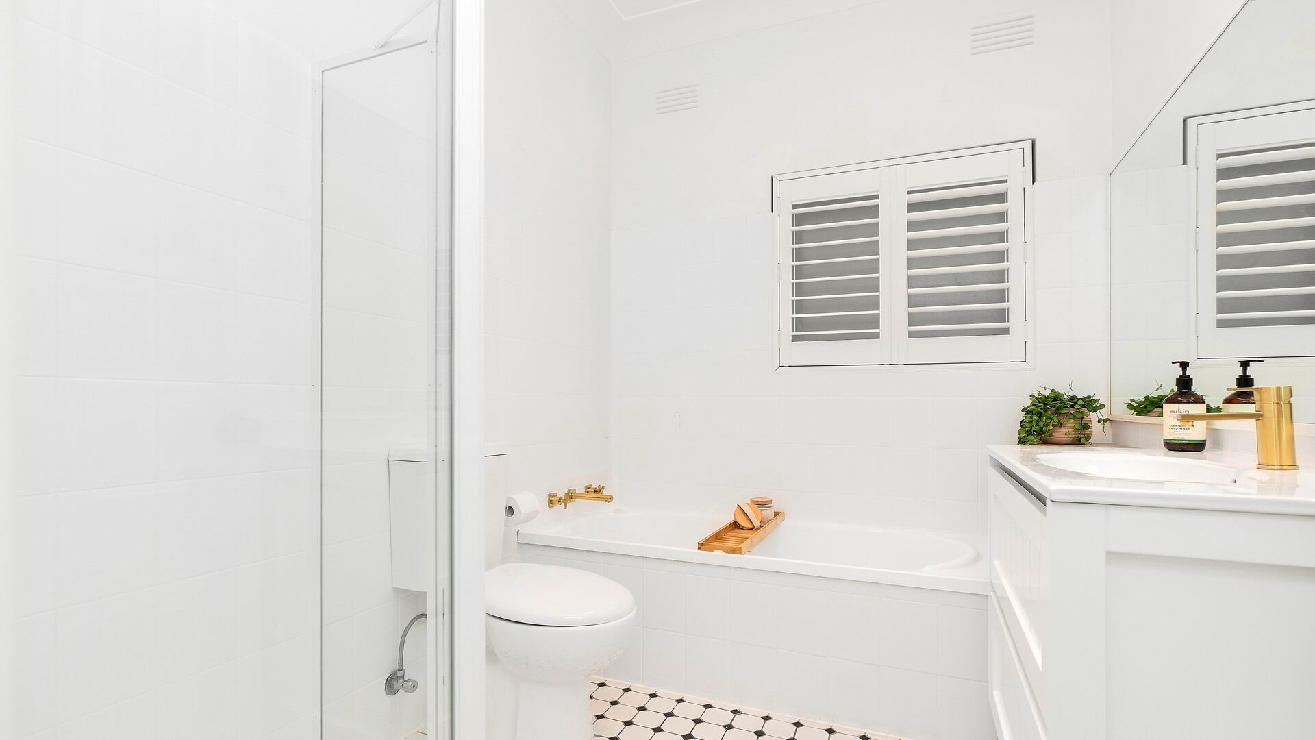 6 Beauty Point Avenue, Turvey Park NSW 2650 - photo 12