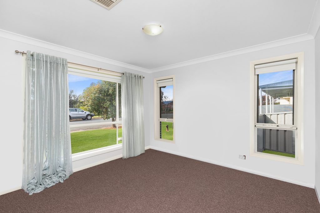 214 Deboos Street, Temora NSW 2666 - photo 3