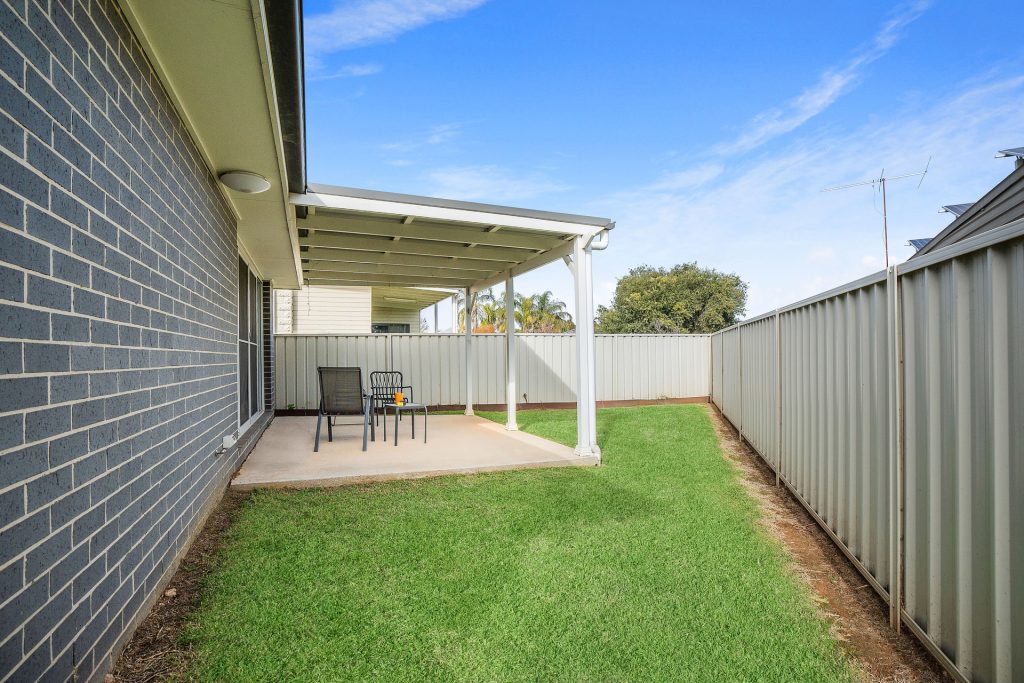 214 Deboos Street, Temora NSW 2666 - photo 7