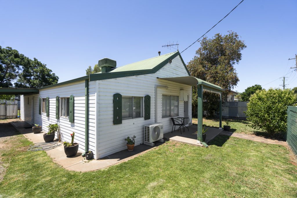7 Brisbane Street, Wamoon NSW 2705 - photo 2