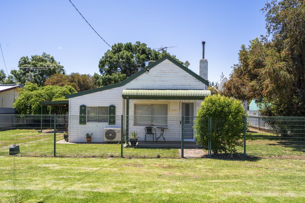 7 Brisbane Street, Wamoon NSW 2705 - McGrath Riverina