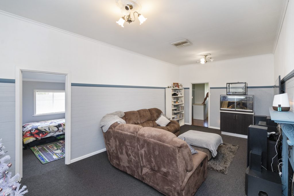 7 Brisbane Street, Wamoon NSW 2705 - photo 4